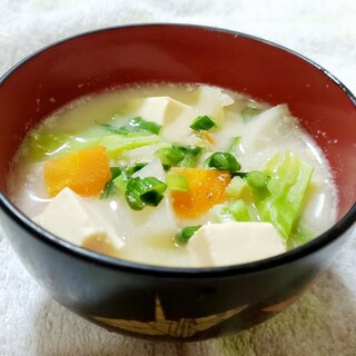 豆腐入り豆乳の白い味噌汁